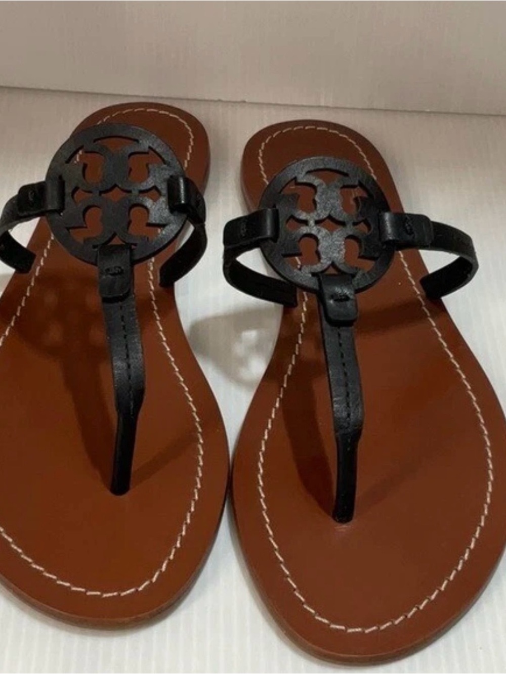 Tory Burch Gabriel Flat Thong Sandals in black and tan leather! Size 9.5